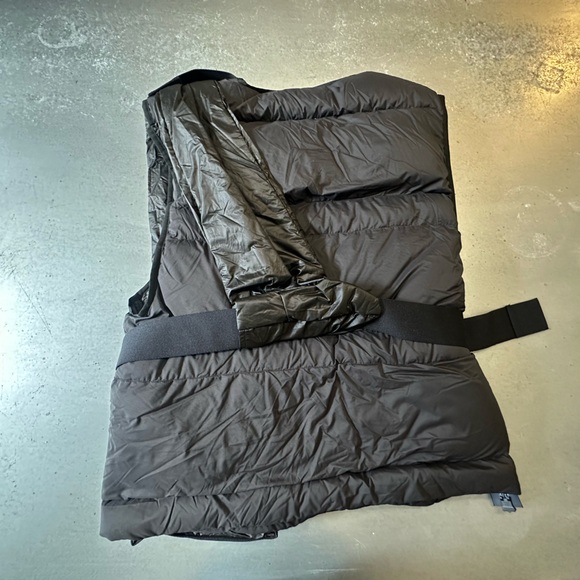 Adidas Black Puffer Vest - Picture 2 of 4